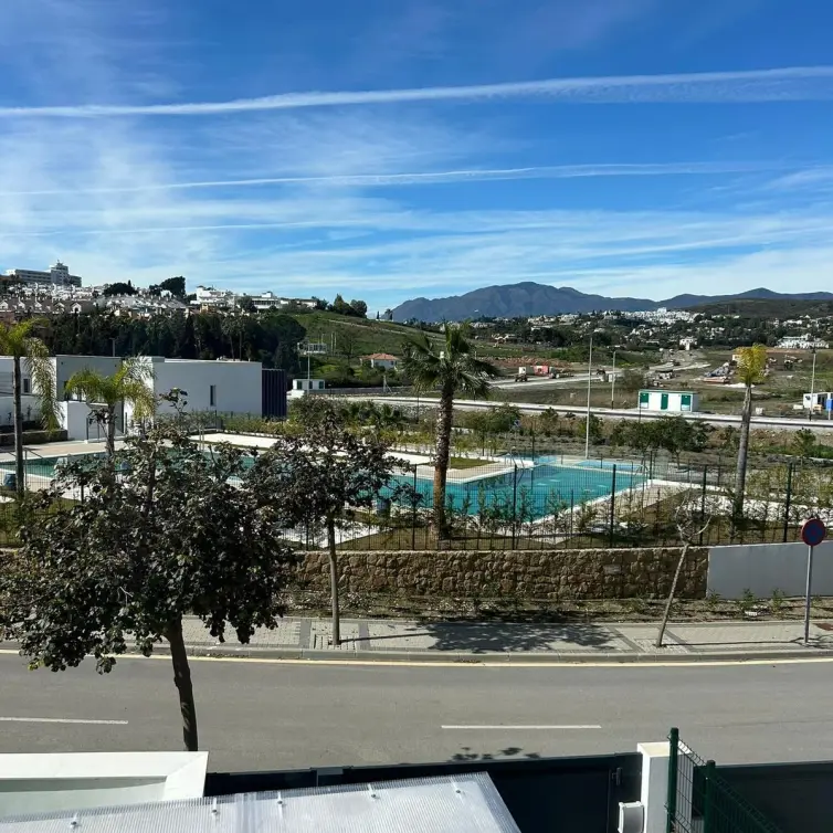 Alquiler a largo plazo de casa pareada en Estepona