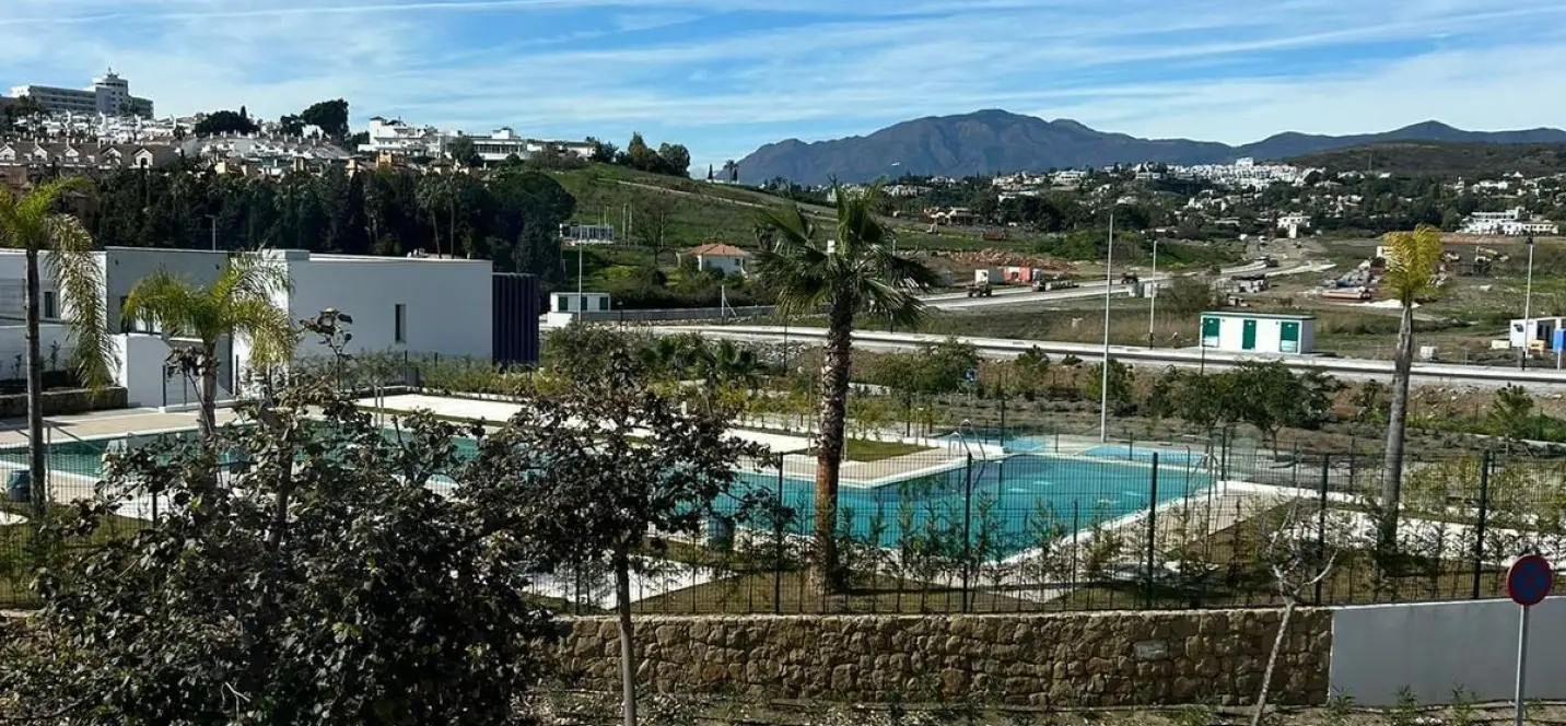 Alquiler a largo plazo de casa pareada en Estepona 1