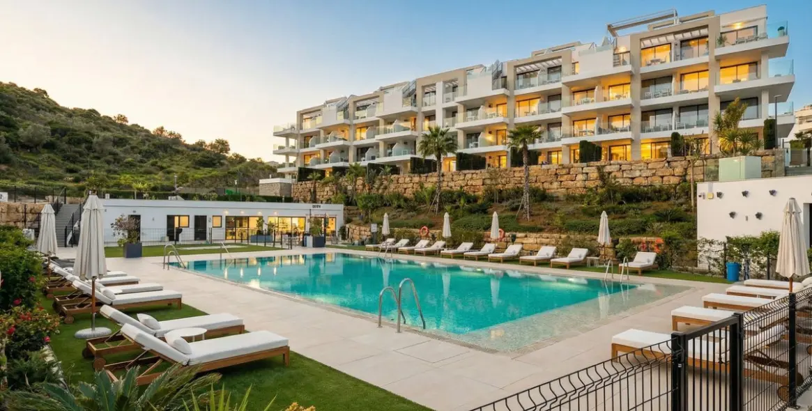 Venta de apartamento en planta media en Mijas Costa 1