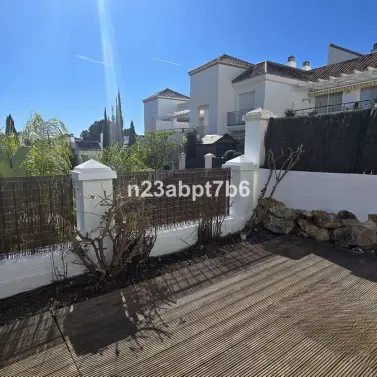 Продажа апартаментов на первом этаже в Nueva Andalucía