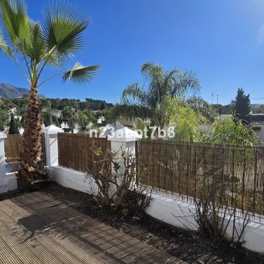 Продажа апартаментов на первом этаже в Nueva Andalucía