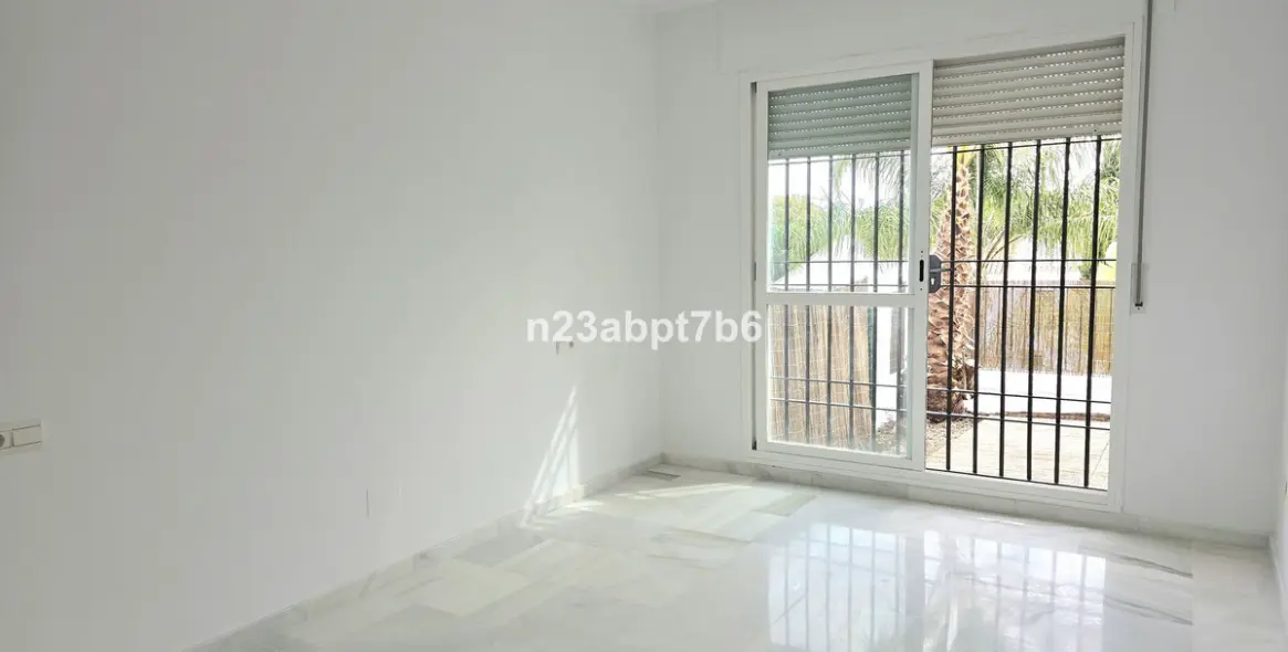 Venta de apartamento en planta baja en Nueva Andalucía 7
