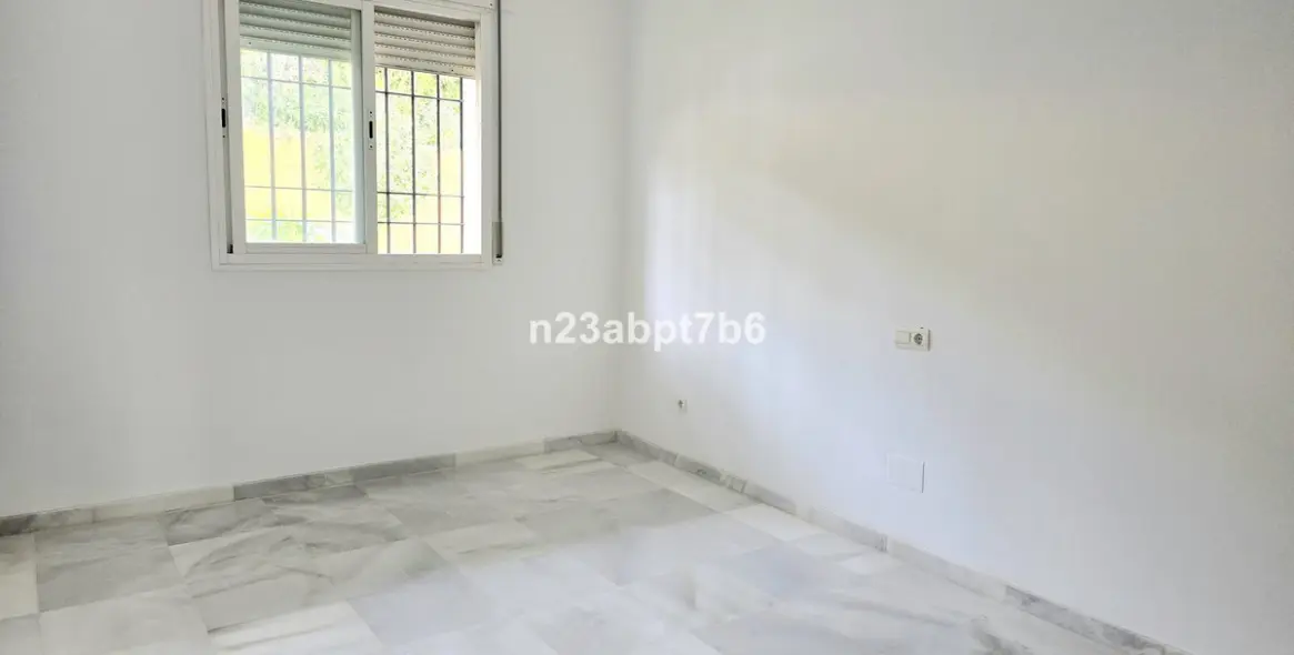 Venta de apartamento en planta baja en Nueva Andalucía 10