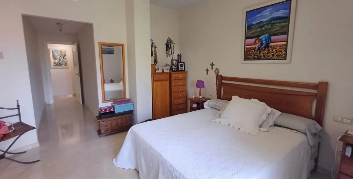 Sale of middle floor apartment in Guadalmina Alta 8