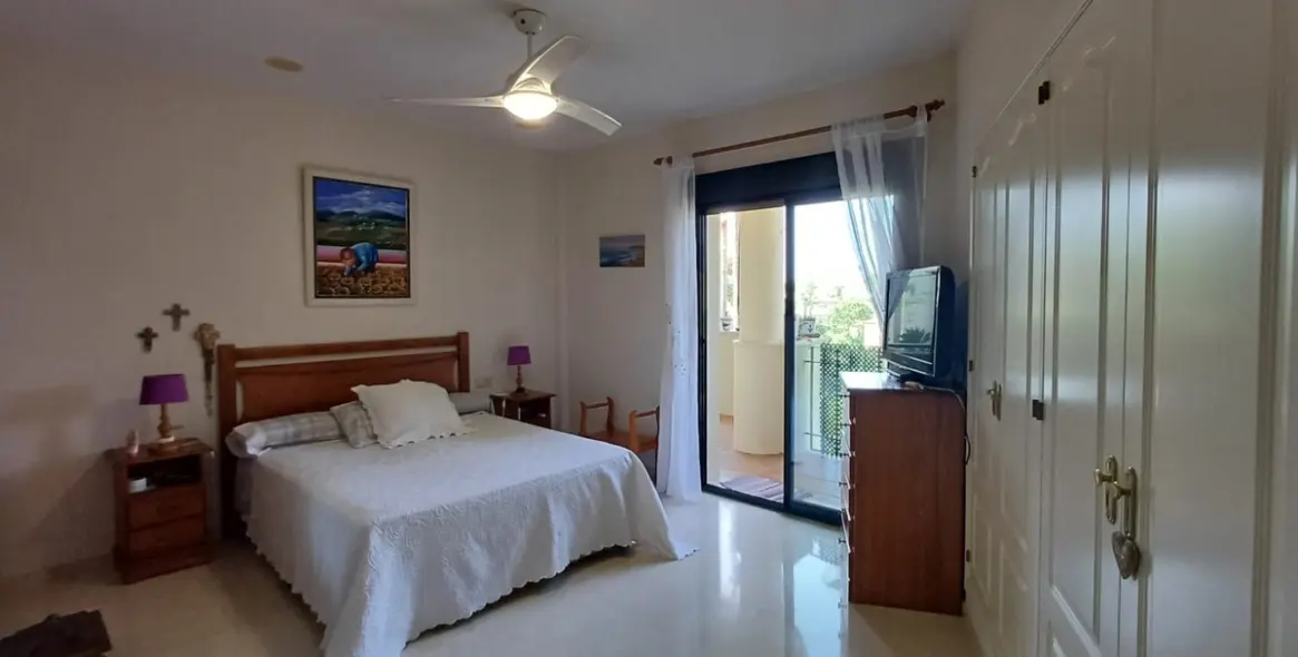 Sale of middle floor apartment in Guadalmina Alta 9