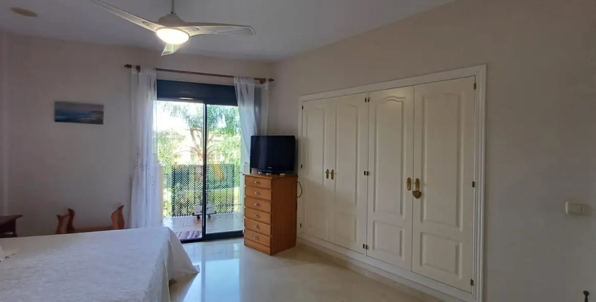 Sale of middle floor apartment in Guadalmina Alta 10