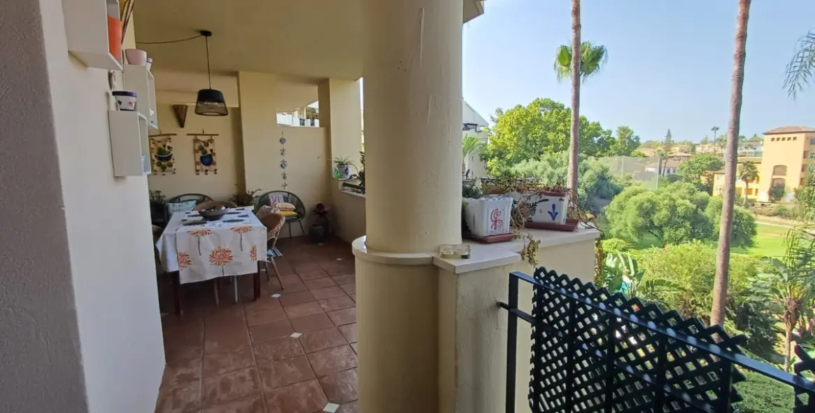 Sale of middle floor apartment in Guadalmina Alta 14