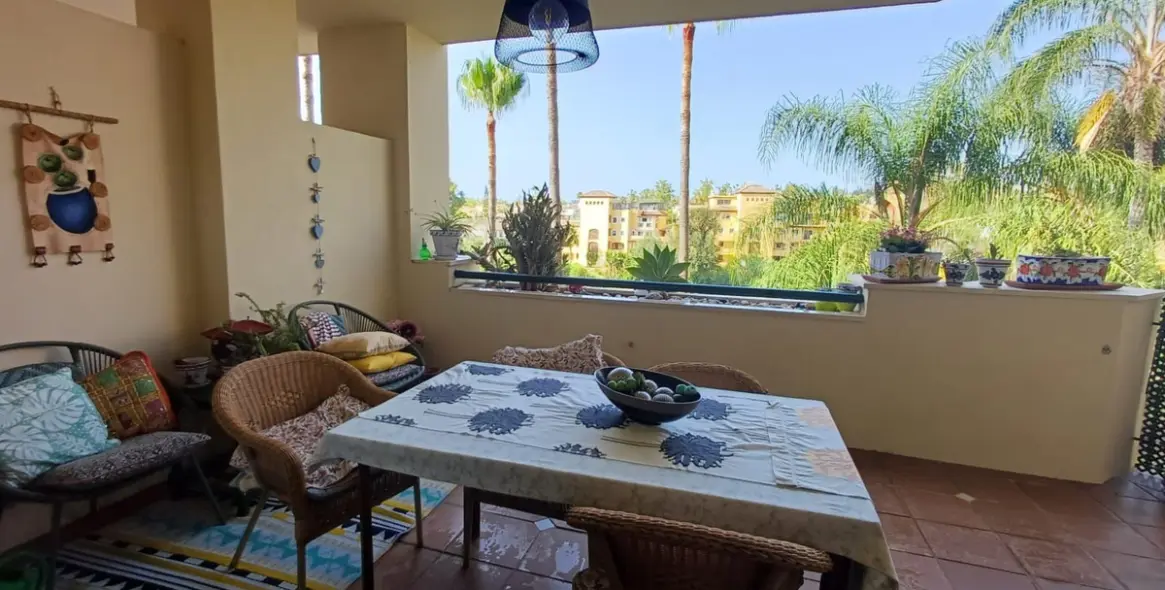Sale of middle floor apartment in Guadalmina Alta 16