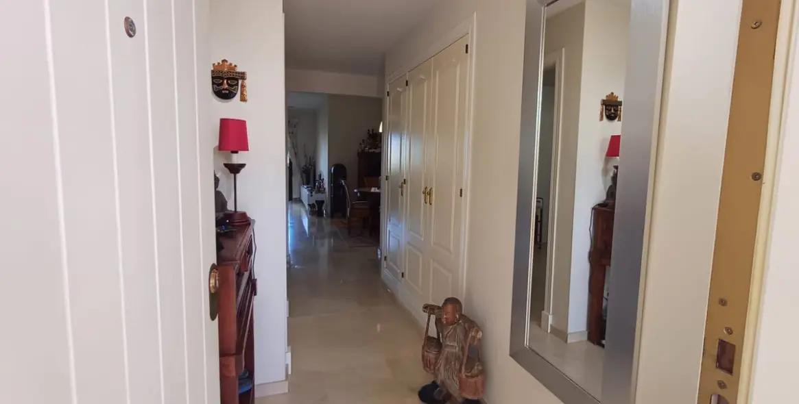 Sale of middle floor apartment in Guadalmina Alta 17