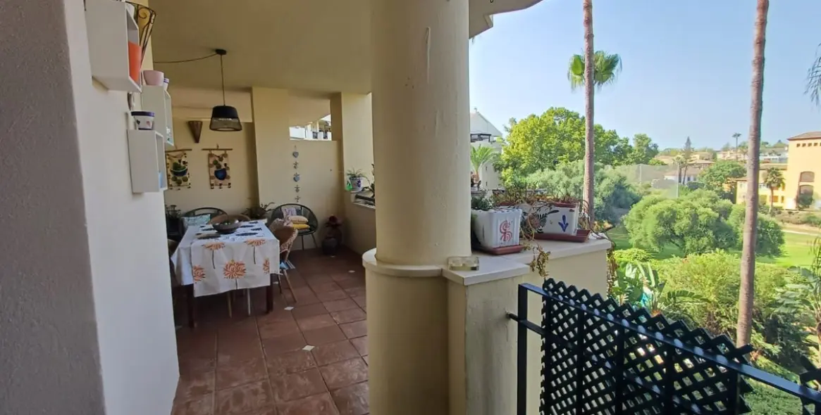 Sale of middle floor apartment in Guadalmina Alta 18