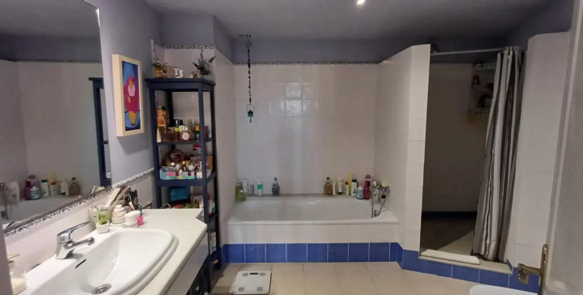 Sale of middle floor apartment in Guadalmina Alta 23