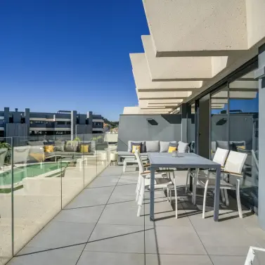 Sale of middle floor apartment in Estepona