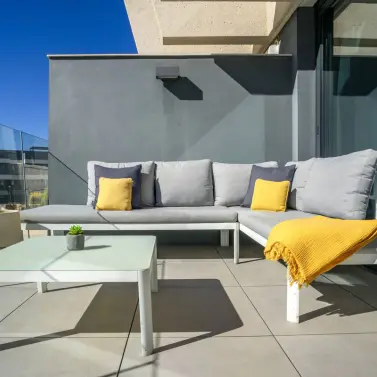 Sale of middle floor apartment in Estepona