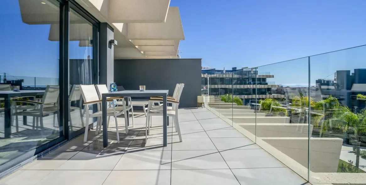 Sale of middle floor apartment in Estepona 3