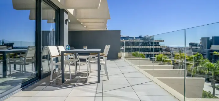 Sale of middle floor apartment in Estepona 2