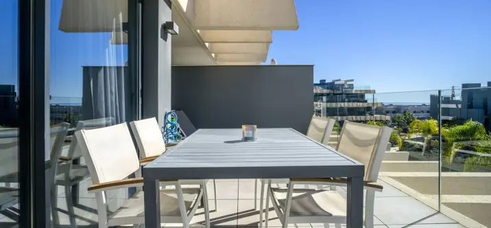 Sale of middle floor apartment in Estepona 3