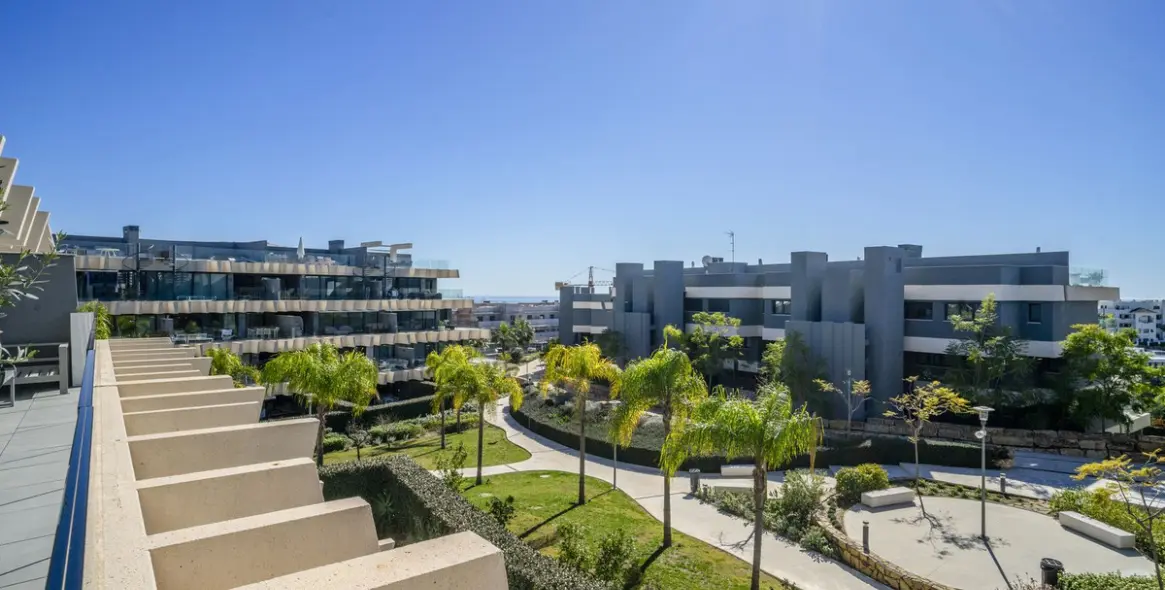 Sale of middle floor apartment in Estepona 6