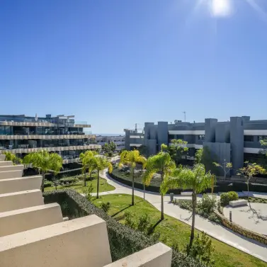 Sale of middle floor apartment in Estepona