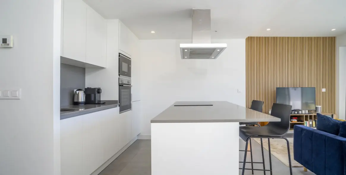 Sale of middle floor apartment in Estepona 16