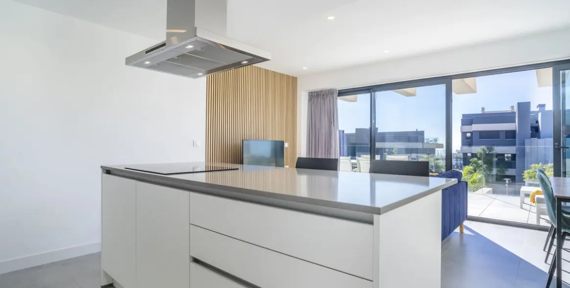 Sale of middle floor apartment in Estepona 18