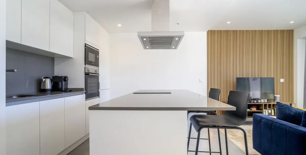 Sale of middle floor apartment in Estepona 19