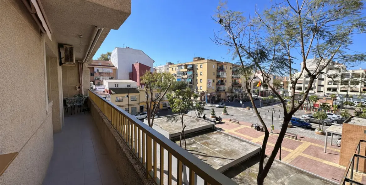 Venta de apartamento en planta media en Fuengirola 1