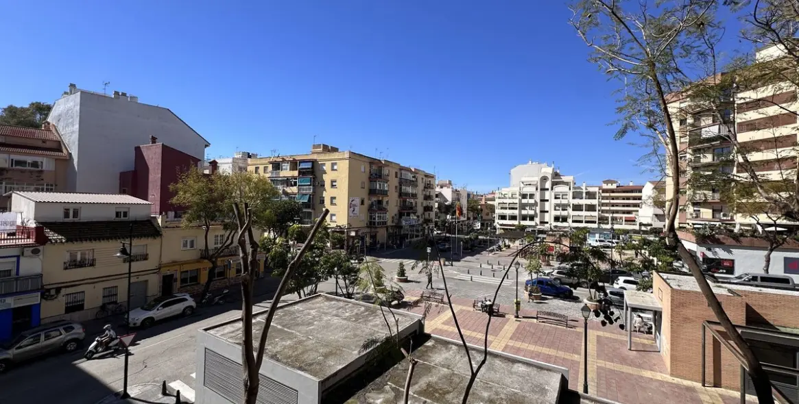 Venta de apartamento en planta media en Fuengirola 2