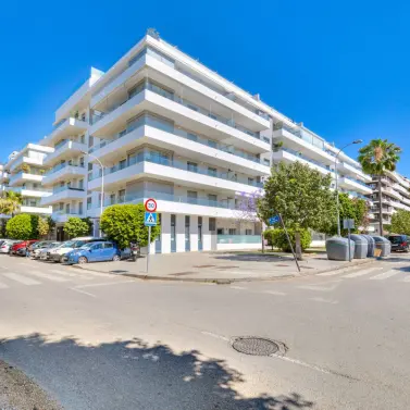 Sale of middle floor apartment in Nueva Andalucía