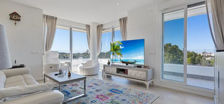 Sale of middle floor apartment in Nueva Andalucía 2