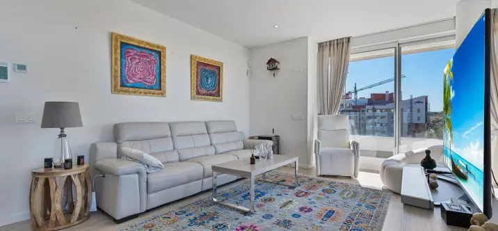 Sale of middle floor apartment in Nueva Andalucía 3
