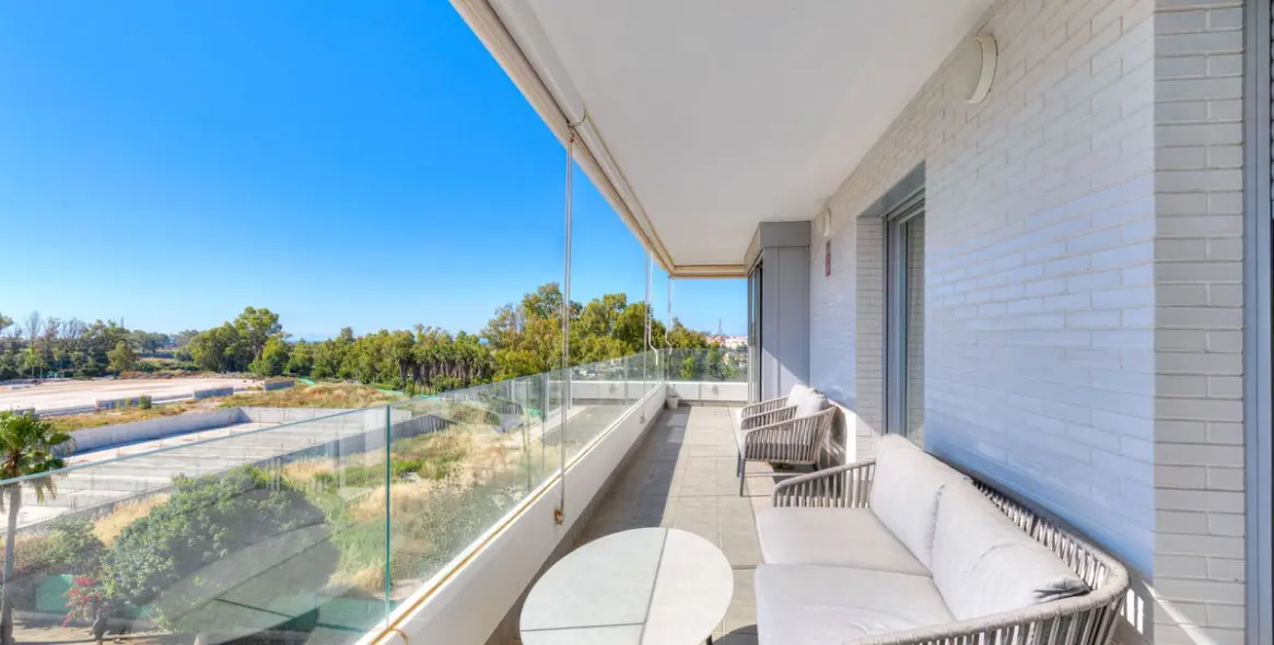 Sale of middle floor apartment in Nueva Andalucía 9