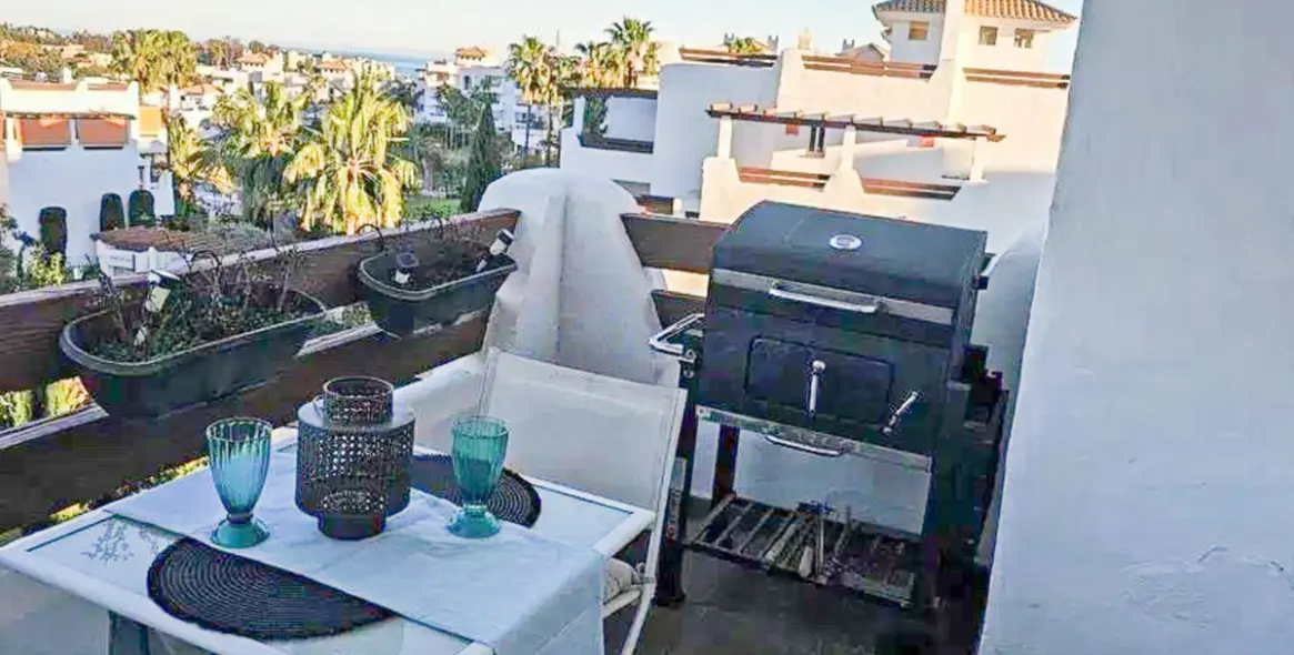 Venta de apartamento en planta media en Selwo 8