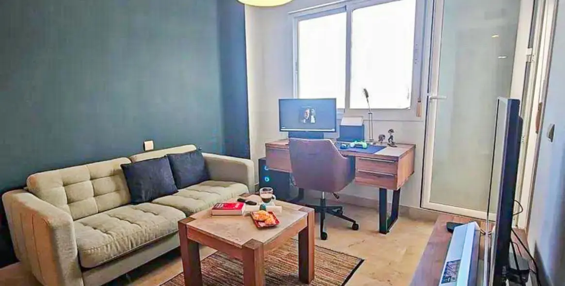 Venta de apartamento en planta media en Selwo 13
