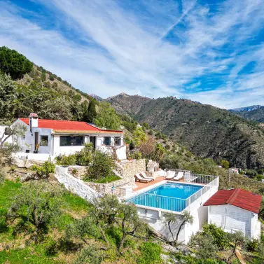 Продажа  отдельно стоящей виллы в Cómpeta