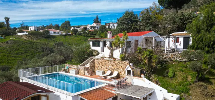 Продажа  отдельно стоящей виллы в Cómpeta 1