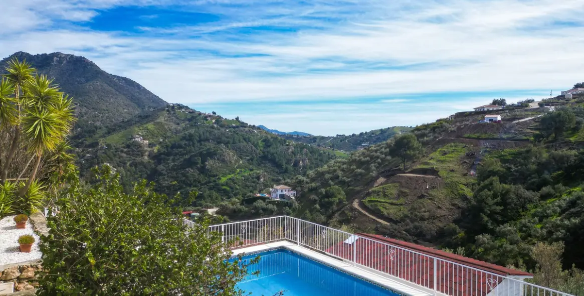 Продажа  отдельно стоящей виллы в Cómpeta 3