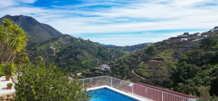 Продажа  отдельно стоящей виллы в Cómpeta 2