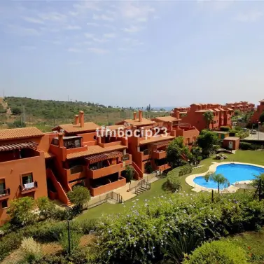 Продажа двухуровневого пентхауса в Estepona