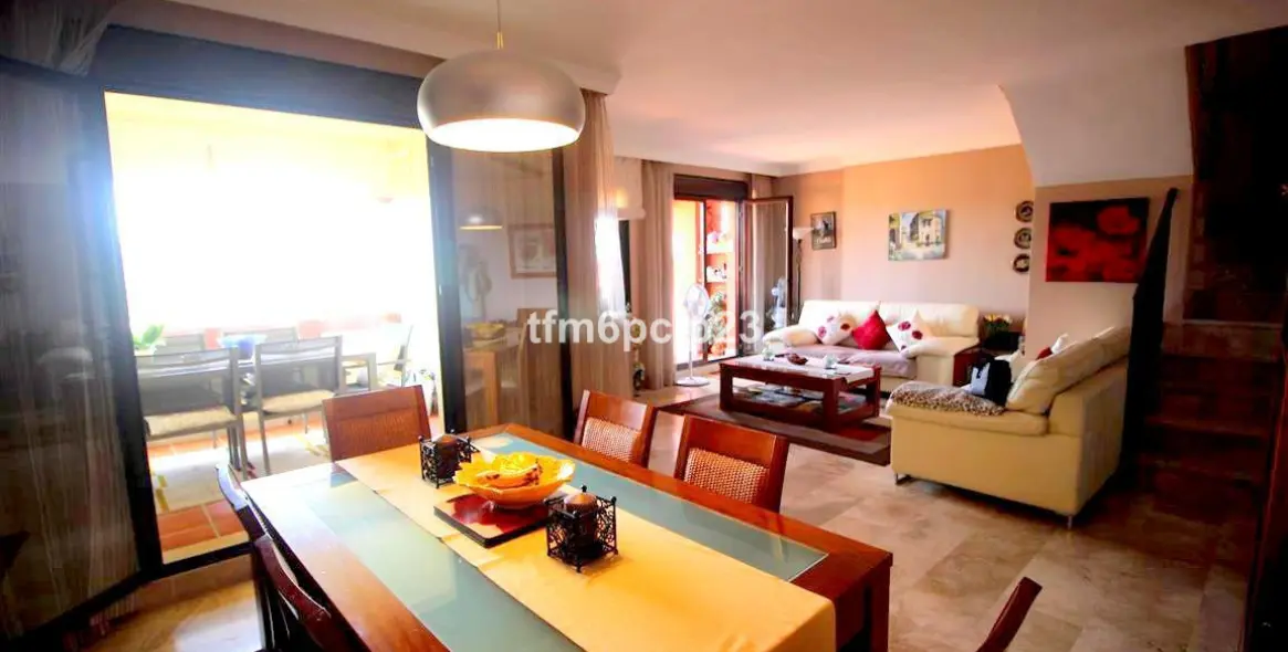 Продажа двухуровневого пентхауса в Estepona 2