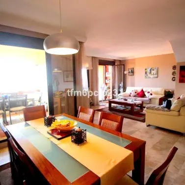 Продажа двухуровневого пентхауса в Estepona