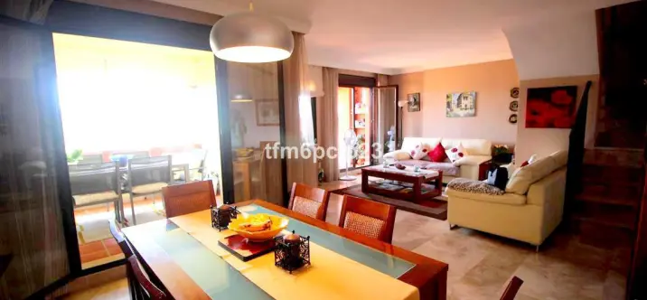 Продажа двухуровневого пентхауса в Estepona 1