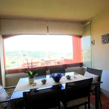 Продажа двухуровневого пентхауса в Estepona