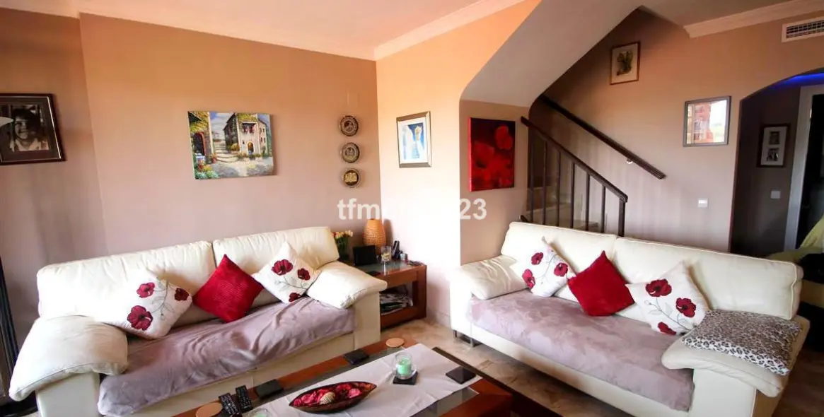 Продажа двухуровневого пентхауса в Estepona 9