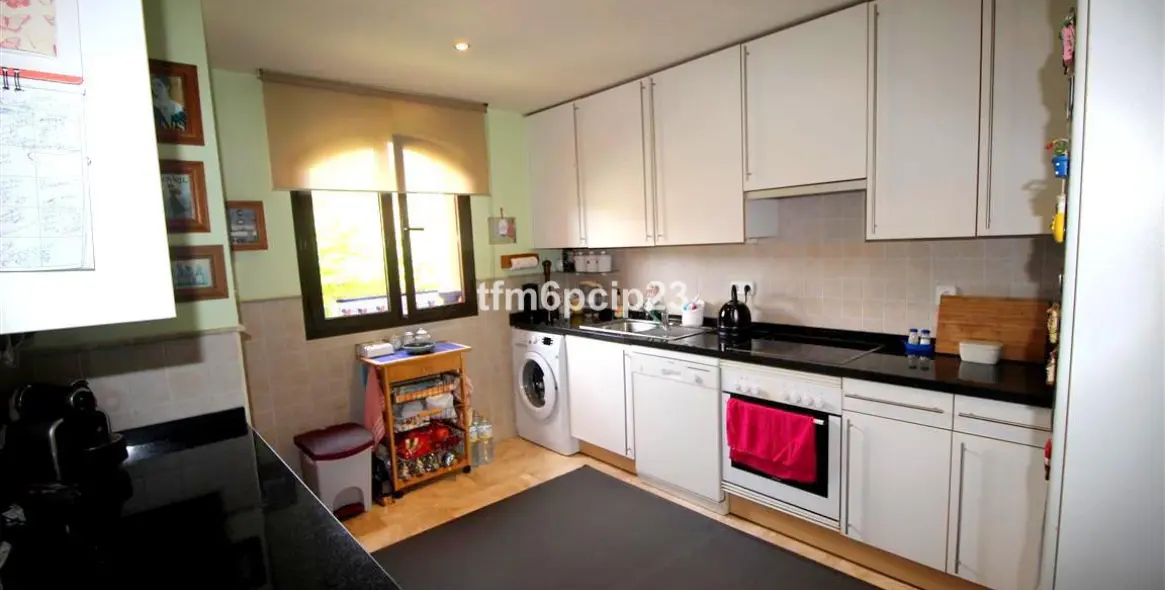 Продажа двухуровневого пентхауса в Estepona 14