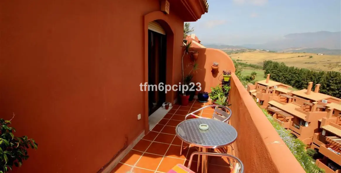 Продажа двухуровневого пентхауса в Estepona 17