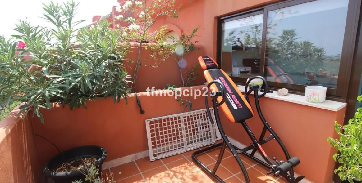 Продажа двухуровневого пентхауса в Estepona 20