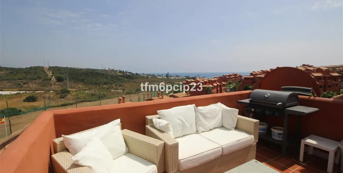 Продажа двухуровневого пентхауса в Estepona 24