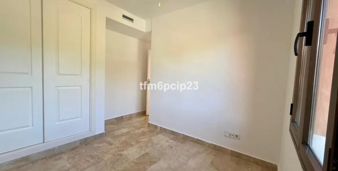Venta de ático dúplex en Estepona 26