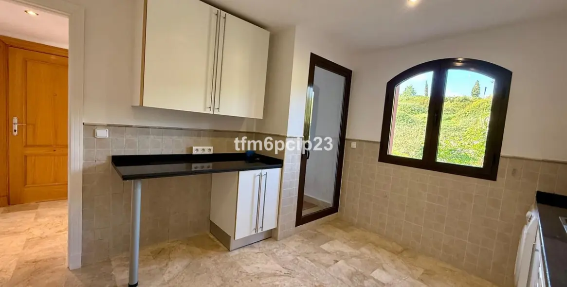 Venta de ático dúplex en Estepona 27
