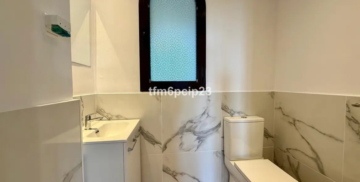 Venta de ático dúplex en Estepona 28